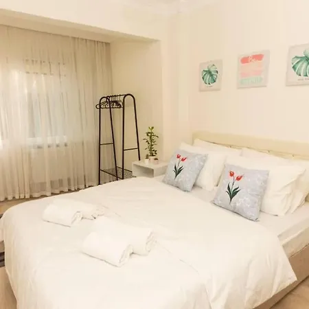 Apartman Stylish With Private Garden - 12 Min Walk To Osmanbey Metro Station Isztambul