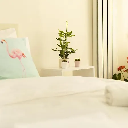 Stylish With Private Garden - 12 Min Walk To Osmanbey Metro Station * Isztambul