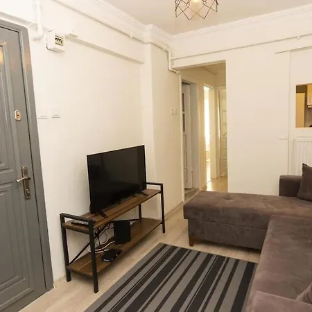 Apartman Stylish With Private Garden - 12 Min Walk To Osmanbey Metro Station