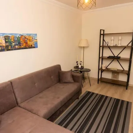 Apartman Stylish With Private Garden - 12 Min Walk To Osmanbey Metro Station
