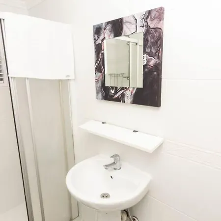 Stylish With Private Garden - 12 Min Walk To Osmanbey Metro Station *