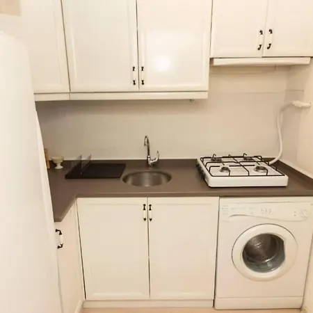 Apartman Stylish With Private Garden - 12 Min Walk To Osmanbey Metro Station Isztambul